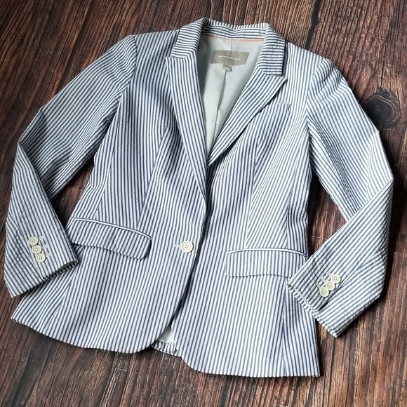 Banana Republic  Classic Fit Blazer in Preppy White Navy Stripes - Picture 11 of 15